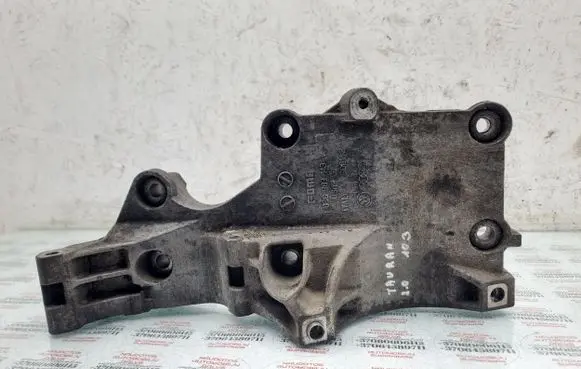 Volkswagen Touran I Generator/alternator bracket 03G903143A