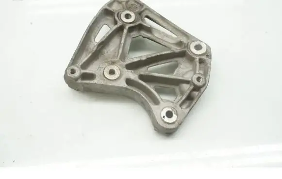 Opel Antara A/C compressor mount bracket 96868422