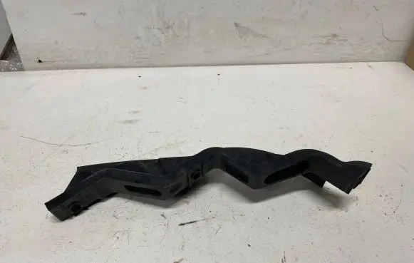 Volkswagen PASSAT B6 Front bumper mounting bracket 3C0807889