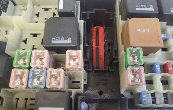 Volvo V50 Fuse module 518818000 8688040 8688039