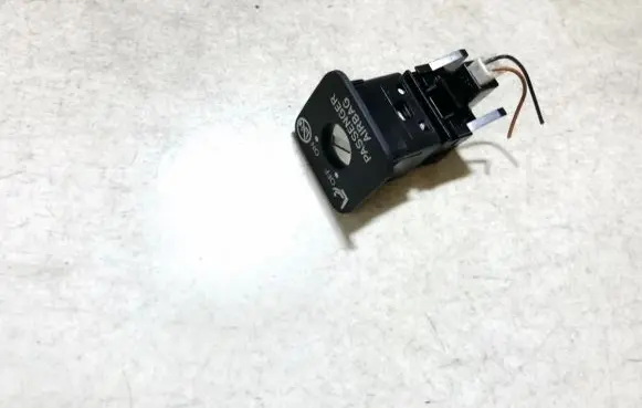 Passenger airbag on/off switch