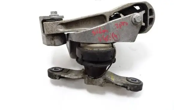 Volvo V40 Engine mounting bracket