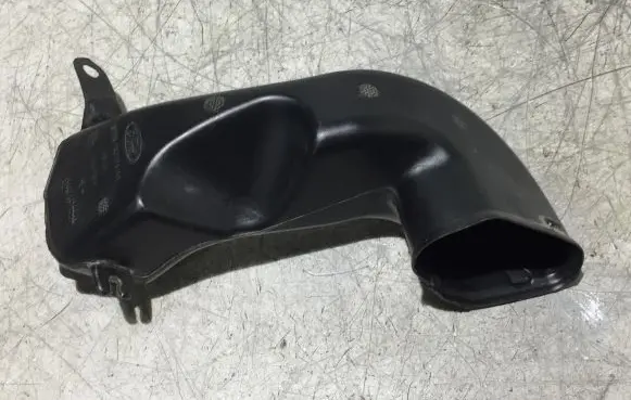 Ford Courier Air intake hose/pipe ET7618C298AA