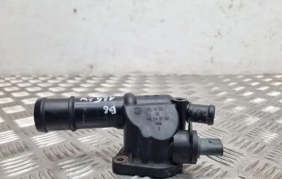 Volkswagen PASSAT B6 Engine coolant pipe/hose 03L121132