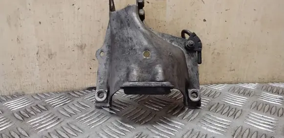 Audi A8 S8 D4 4H Engine mounting bracket 4H0399059B