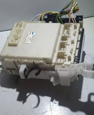 Toyota RAV 4 (XA30) Fuse module 8273042010 9497 61051060