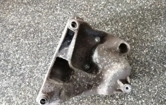 BMW X3 E83 A/C compressor mount bracket 7794614