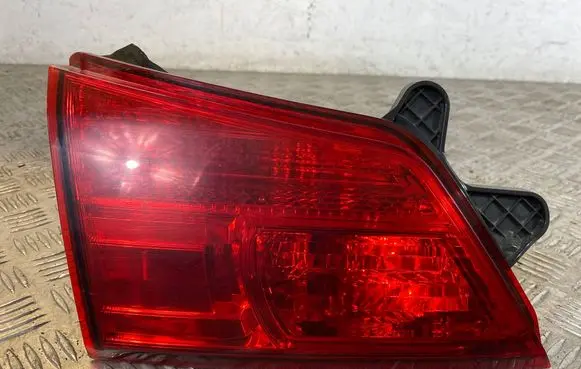 Subaru Legacy Tailgate rear/tail lights 23620073