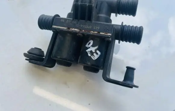 BMW X5 E53 Coolant heater control valve 64116910544