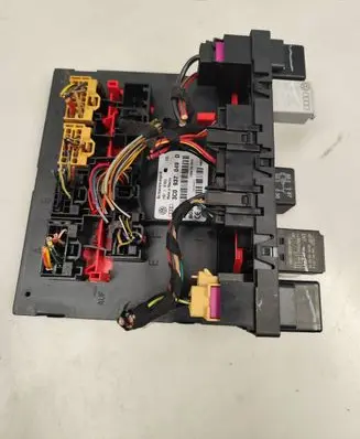 Volkswagen Jetta V Comfort/convenience module 3C0937049D F005V00525 00163471