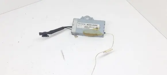 Toyota Avensis T270 Aerial antenna amplifier 8630005200 1460002060A101