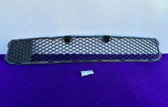 Mitsubishi Lancer VIII Front bumper lower grill 6400A827