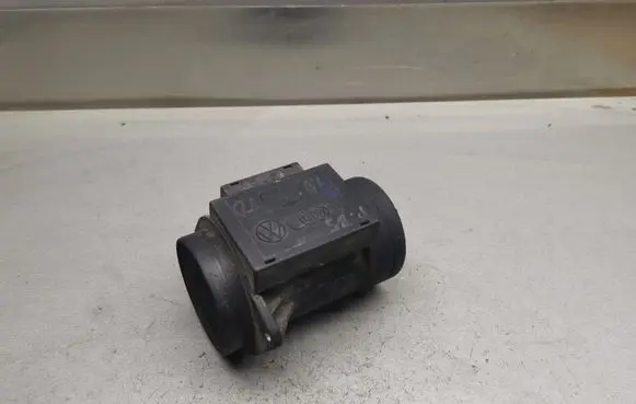 Volkswagen Golf III Mass air flow meter 074906461 71822101