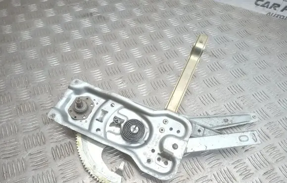 Rear door manual window regulator