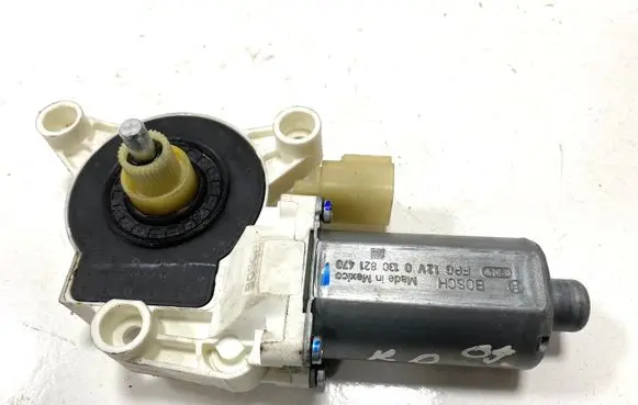 Chrysler Town & Country V Front door window regulator motor 0130821470 3015588D