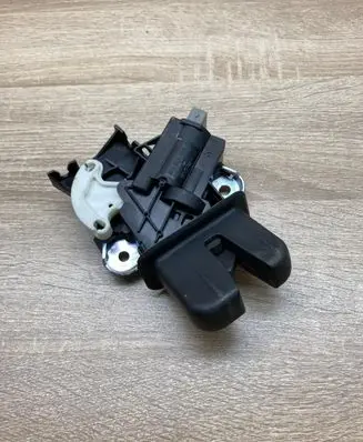 Audi A6 S6 C6 4F Tailgate/trunk/boot lock/catch/latch 4F5827505D
