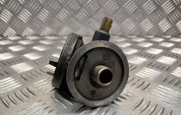 Renault Clio III Oil filter mounting bracket FL514