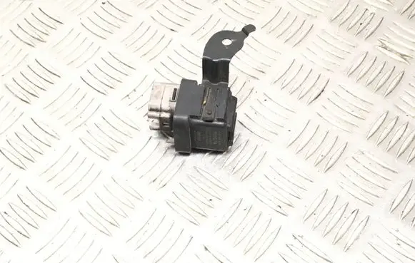 Toyota Corolla E120 E130 Glow plug pre-heat relay 2861067010 1567000671 2860126020