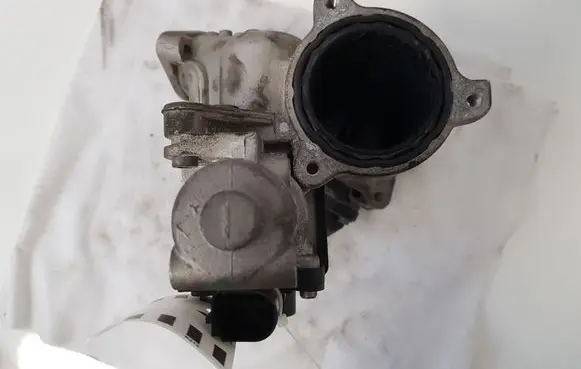 Volkswagen Touran I Throttle valve 03G128063G A2C53249824