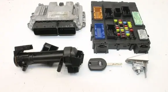 Ford Focus Engine ECU kit and lock set FM5A12A650ADB GV6T14A073GJ