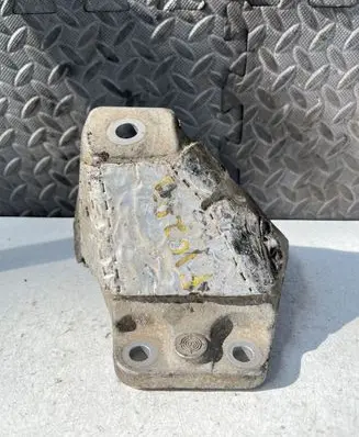 BMW 5 F10 F11 Engine mounting bracket 6795958 73681310 6781242