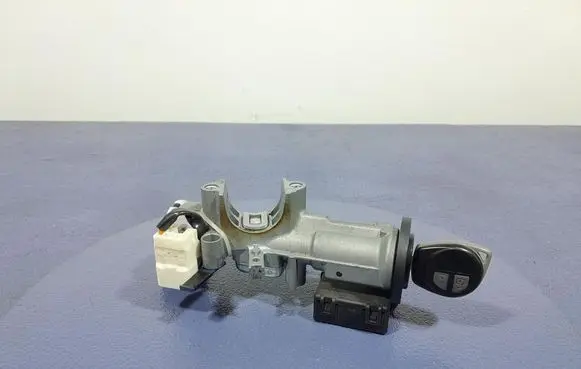 Suzuki Swift I Ignition lock 