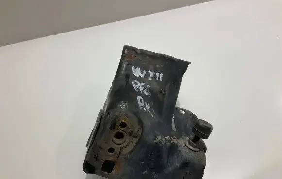 Headlight/headlamp mounting bracket