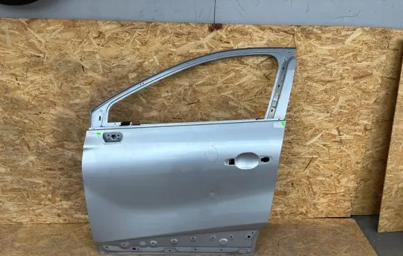 Renault Captur II Front door K067T7T