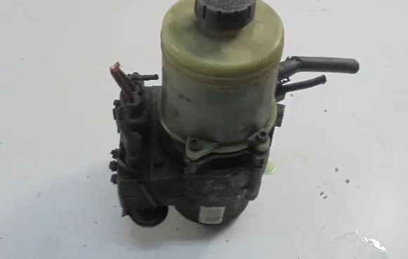 Volkswagen Polo IV 9N3 Power steering pump 6Q0423155AM