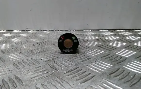 KIA Sorento Passenger airbag on/off switch 