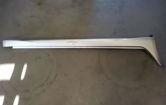 Mitsubishi Grandis Sill MN145462
