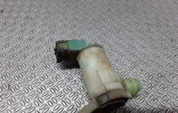 Nissan X-Trail T30 Windscreen/windshield washer pump 2224616A