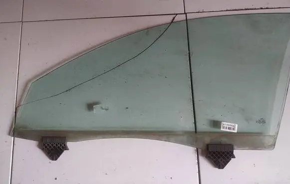 Audi A8 S8 D3 4E Front door window glass four-door AS2