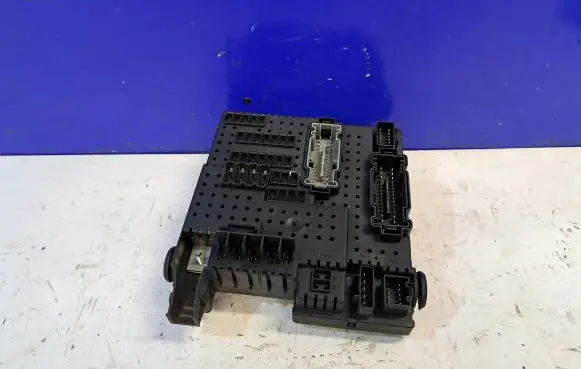 Volvo V70 Fuse module 8676391 9162438