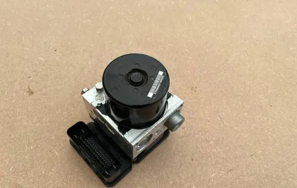 Mercedes-Benz C W204 ABS Pump A1729014000 10092623703 28526482103