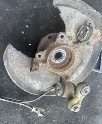 Rear wheel hub spindle/knuckle