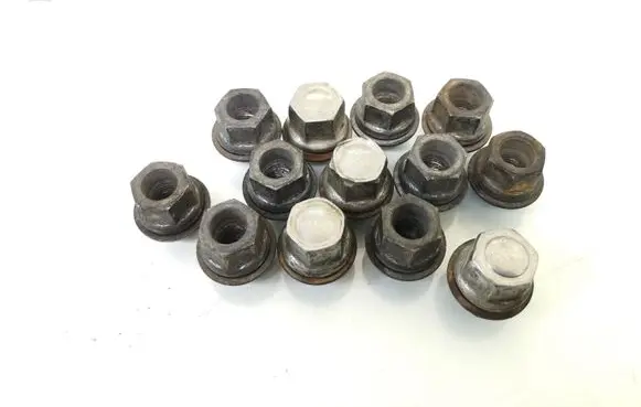 Toyota Avensis T250 Nuts/bolts 