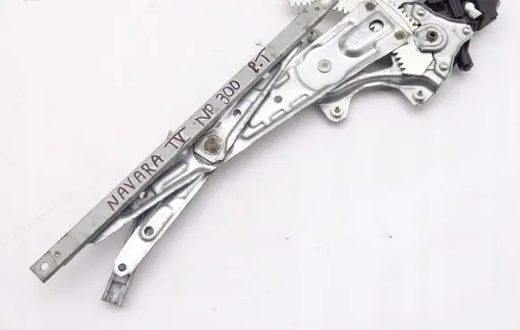 Nissan Navara D23 Rear window lifting mechanism without motor 827303SB0B