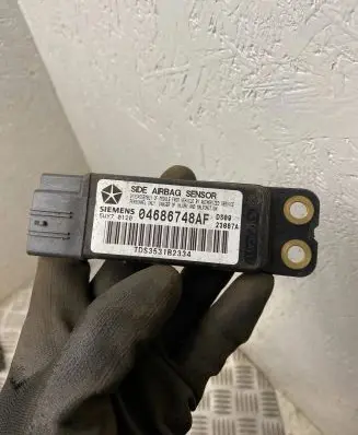 Chrysler Voyager Airbag deployment crash/impact sensor 04686748AF 5WY70120 TDS3531B2334