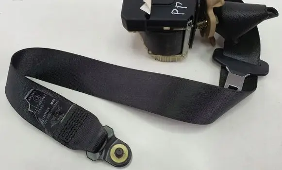 Jaguar XJ X350 Front seatbelt 33046441