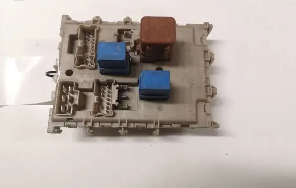 Nissan Primera Fuse module