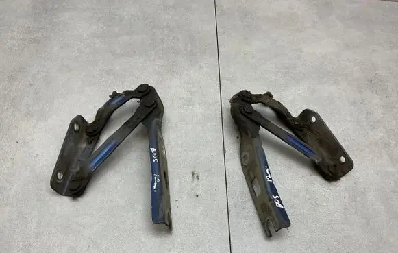 Volkswagen Eos Engine bonnet/hood hinges 1Q0823302C 1Q0823301C