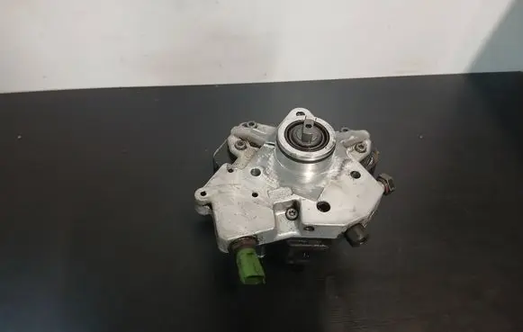 Volvo XC70 Fuel injection high pressure pump 0445010111 30756125