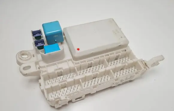 Toyota Hilux (AN10, AN20, AN30) Fuse module 2077654