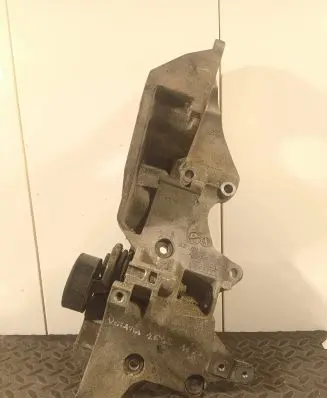 Skoda Octavia Mk2 (1Z) Engine mounting bracket 03L903143K 41880037