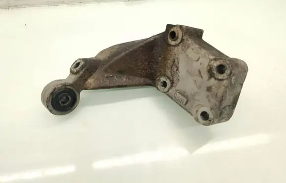 Land Rover Freelander Engine mounting bracket 