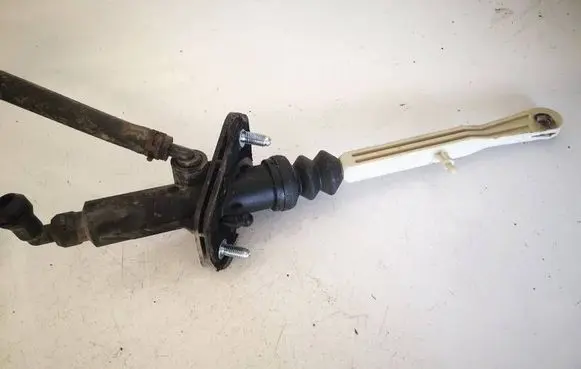 Volvo V70 Clutch master cylinder 8636540