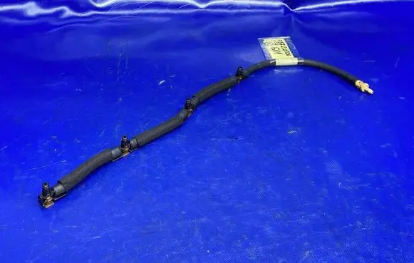 Volkswagen PASSAT B7 Fuel injector supply line/pipe CFH