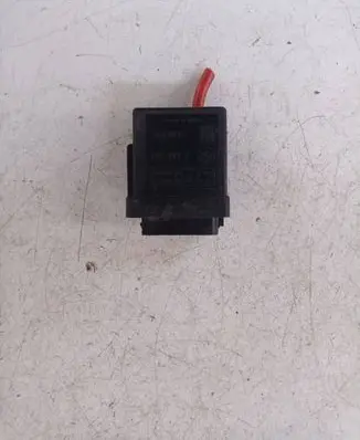 BMW 5 E39 Glow plug pre-heat relay 2246919