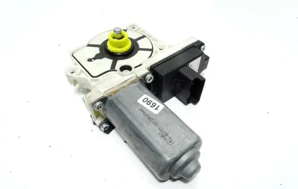 Mitsubishi Colt Front door window regulator motor A61207 0206013611